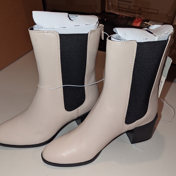 Women's boots by Itzel - Picture 1 of 8